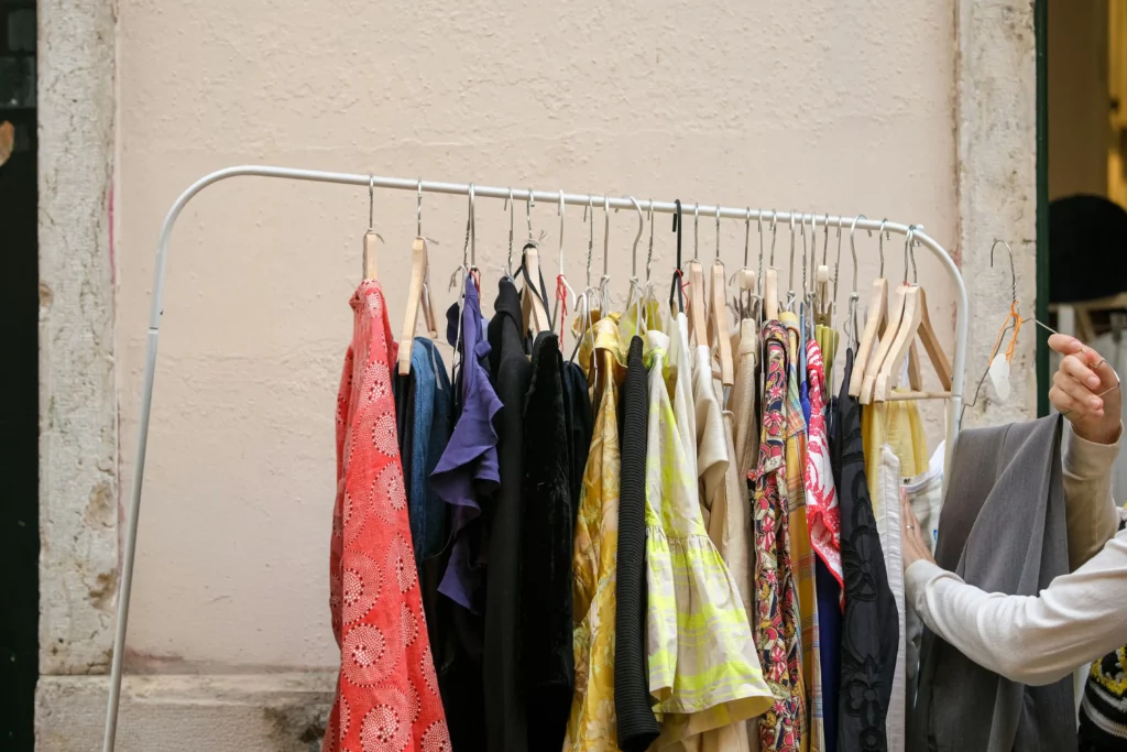 Moda circolare guardaroba sostenibile economico